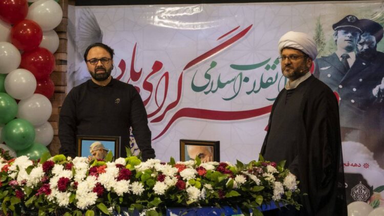 دومین شب برنامه زنده «ایران 45» از شبکه سپهر سیما به امام موسی بن جعفر(ع) تقدیم شد