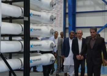 مجتبی توانگر، معاون مالی، حقوقی و مجلس وزات نیرو از آبشیرینکن ۱۰۰ هزار مترمکعبی طرح تأمین آب اضطراری سیستان و زاهدان بازدید کرد.